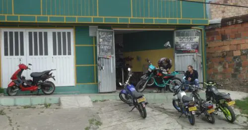 TALLER DE MOTOS URBANIZACIÓN SANTA ROSA TALLER DE MOTOS URBANIZACIÓN SANTA ROSA